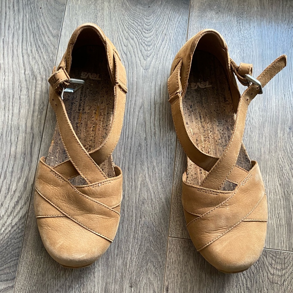 Teva | Women's Tan Leather Cross-Strap Sandals | Size 6